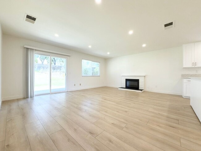 Photo - Remodeled Single Level in Cul-de-Sac!