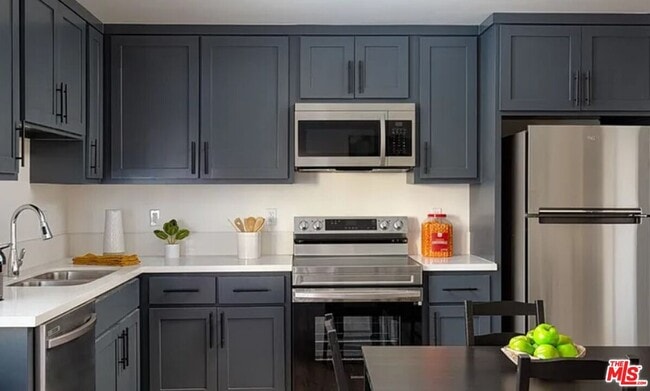 Photo - 1320 W 37th St