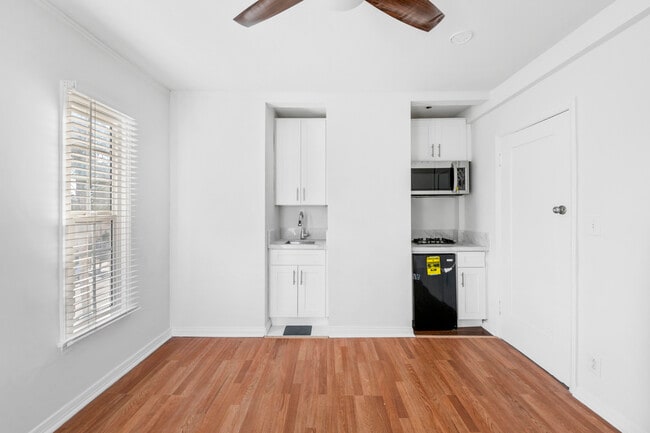 Building Photo - 5371 Louis Pl Unit 9