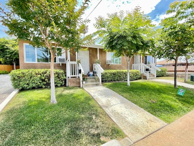 Photo - 6329-6335 Osler St Unit 6329
