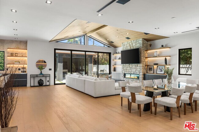 Photo - 13463 Chandler Blvd