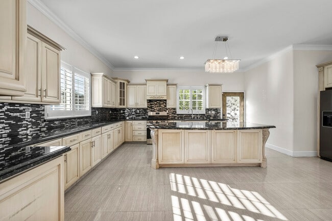 Photo - 6331 Simpson Ave