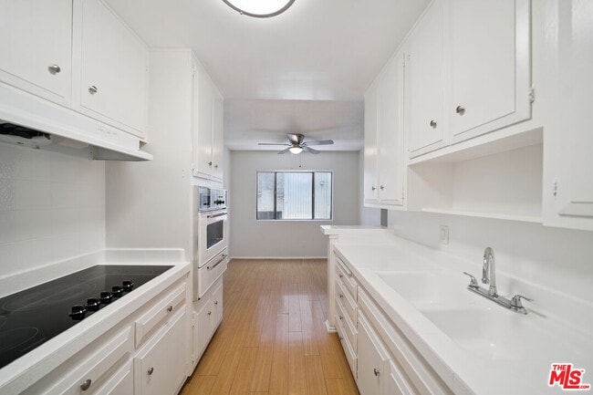 Photo - 7032 Lanewood Ave Unit 203