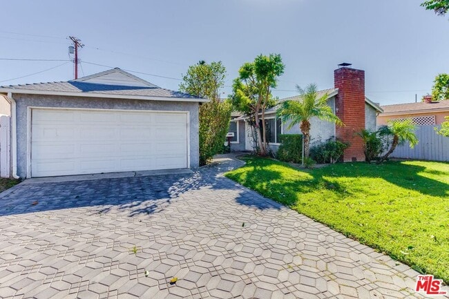 Photo - 7858 Jamieson Ave
