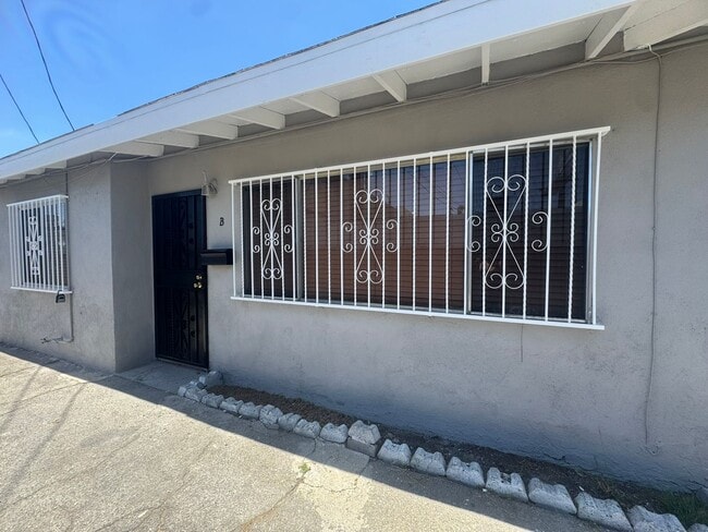 Building Photo - LA 476 Saighar Unit B
