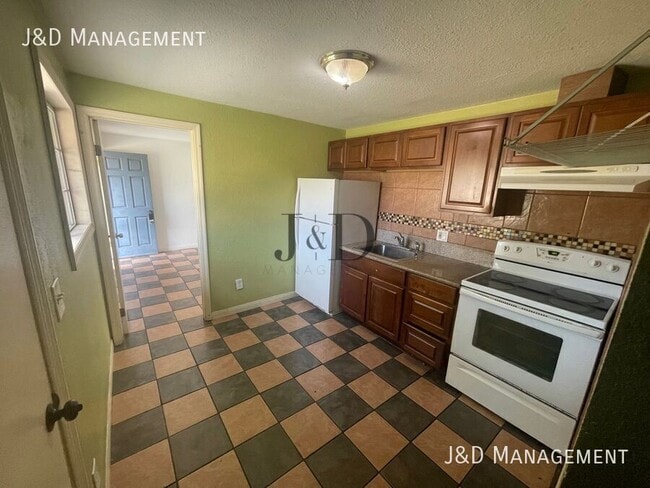 Building Photo - 3224 K St Unit BACK