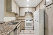 2BR, 2BA - 1,100SF - Kitchen - 4230 S Centinela Ave Unit 102