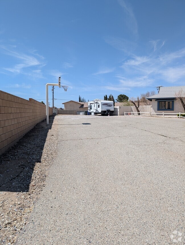 Building Photo - 17980 Manitou Dr Rental