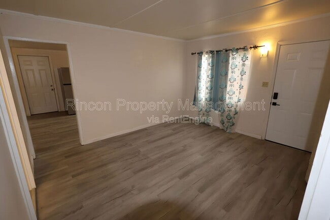 Photo - 329 E Scott St