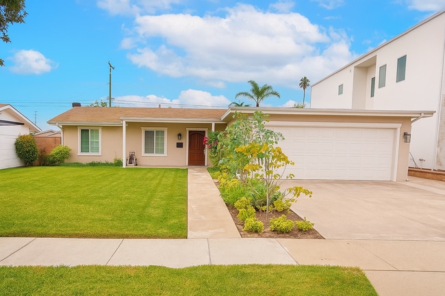 Building Photo - 10152 Pua Dr