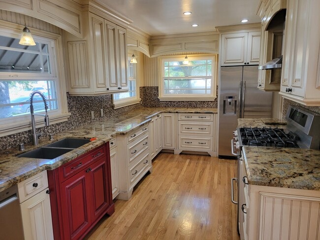 Photo - 7700 Mason Ave