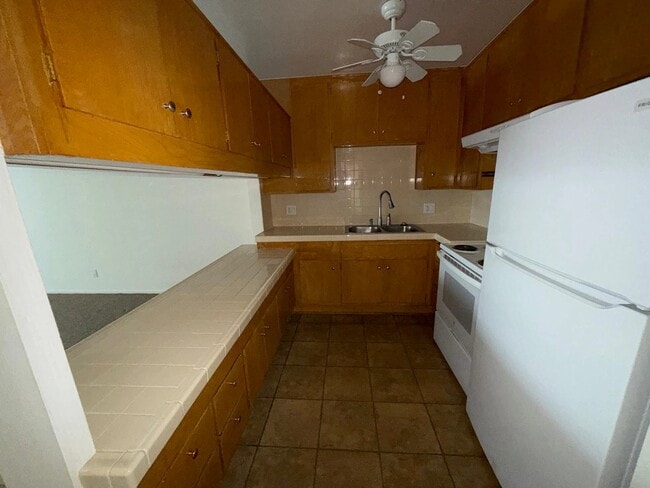 Building Photo - 415 E Cedar Ave Rental