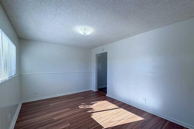 Photo - 424 Ponoma St