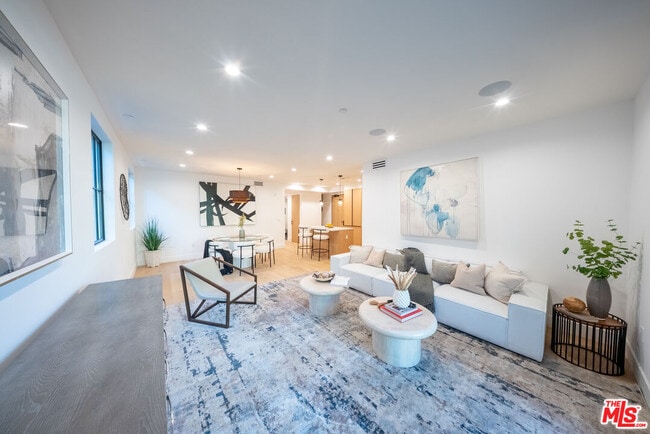 Photo - 10352 Riverside Dr Unit 103