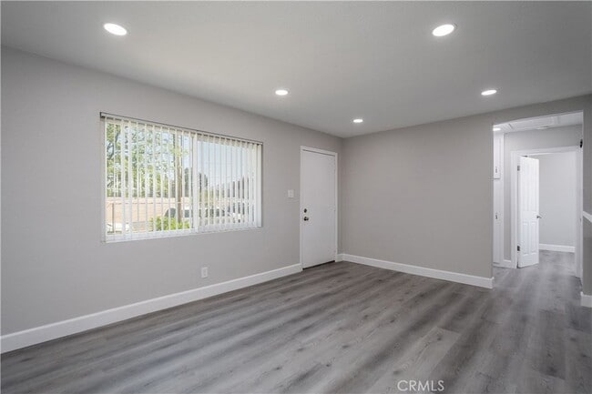 Photo - 3630 Russell St