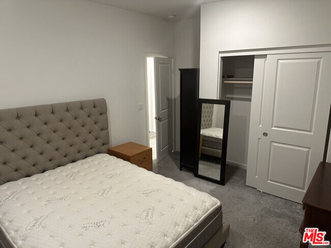 Photo - 2957 W Lincoln Ave Unit 5