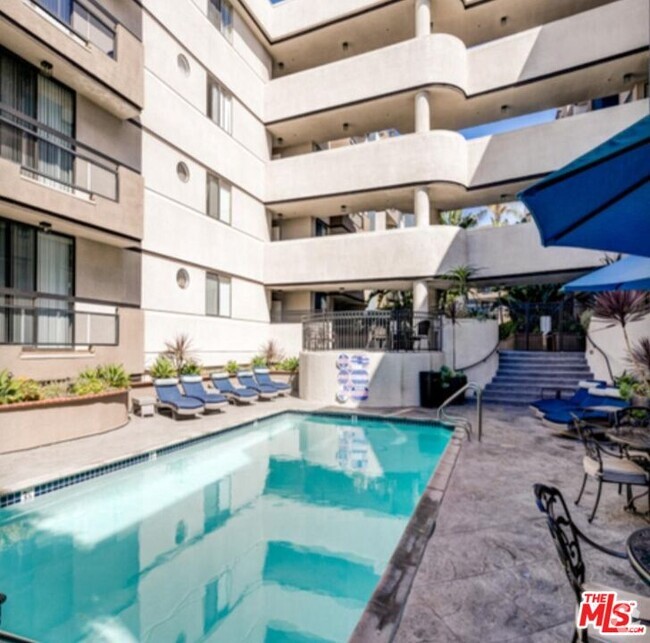 Building Photo - 740 Burnside Ave Unit 207 Rental