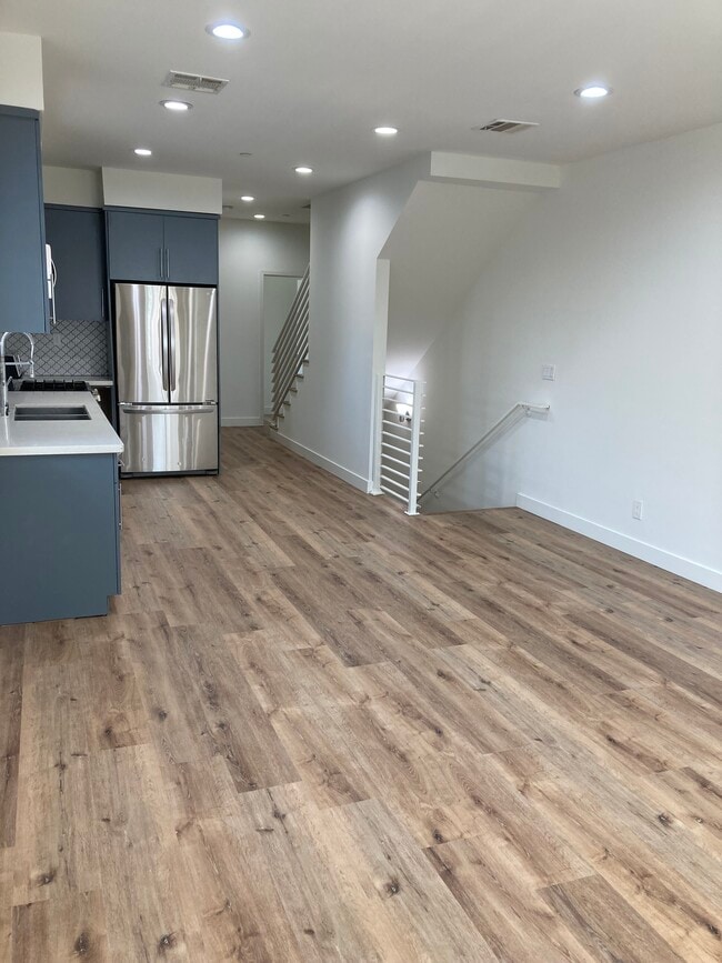 Photo - 648 N Serrano Ave Unit 648