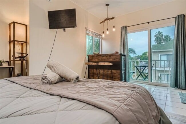 Photo - 2650 Broadway