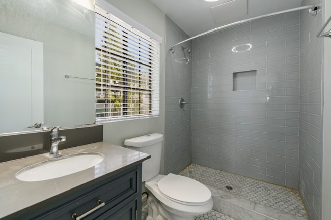 Photo - 1535 N Kenmore Ave Unit 2E