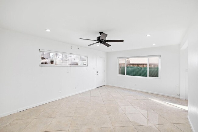 Photo - 128 W Escalones Unit B