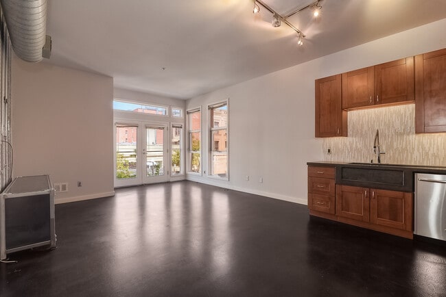 Building Photo - 777 6th Ave Unit 209