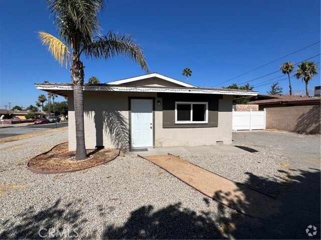 Building Photo - 16164 Dianthus Ave Rental