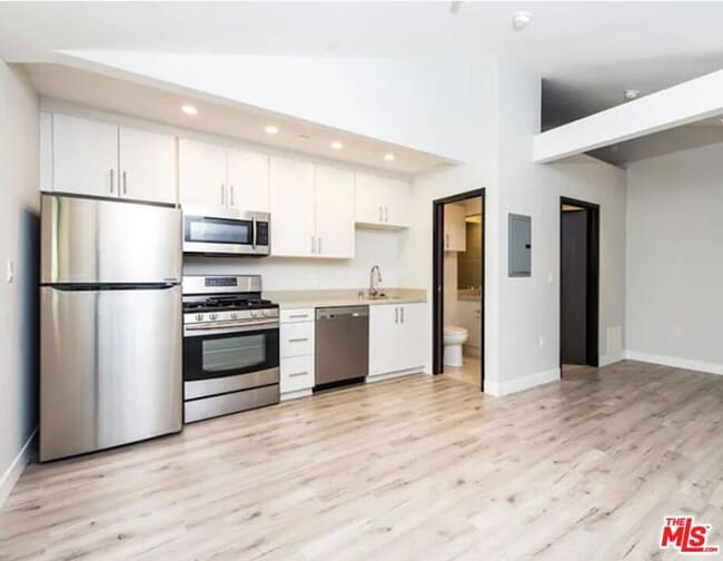 Photo - 483 Washington Blvd