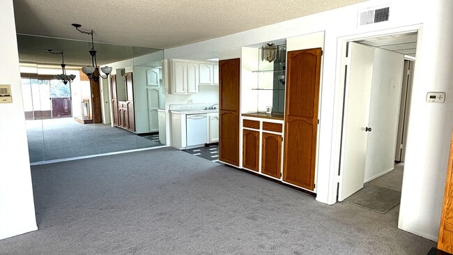 Photo - 2805 E 3rd St