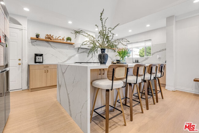 Photo - 367 S Oak Ave