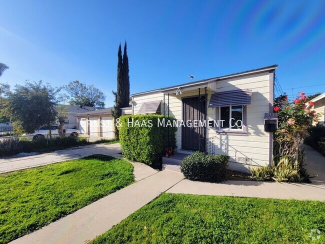 Building Photo - 3031 E 65th St Rental