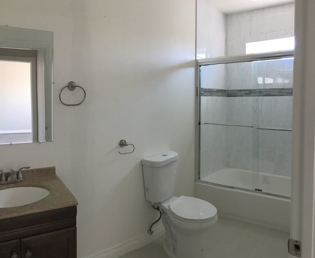 Photo - 10420 S Figueroa St