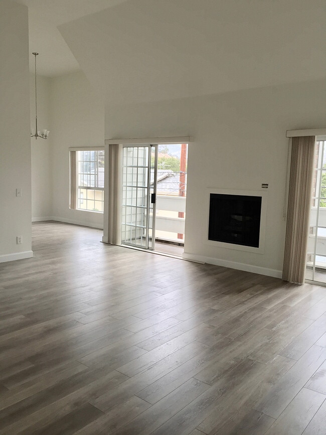 Building Photo - 522 N Jackson St Unit #306 Rental