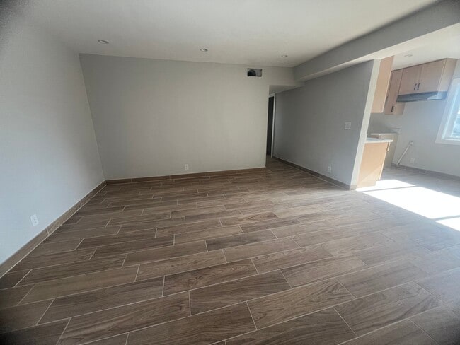 Photo - 13425 Vanowen St Unit 10