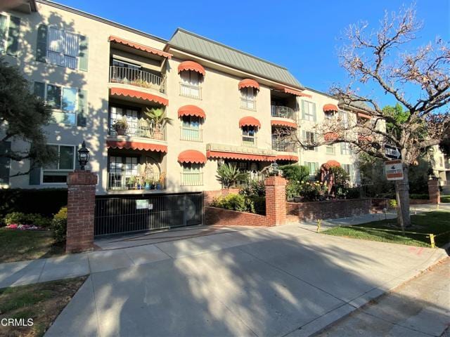 Building Photo - 330 S Mentor Ave Unit 230