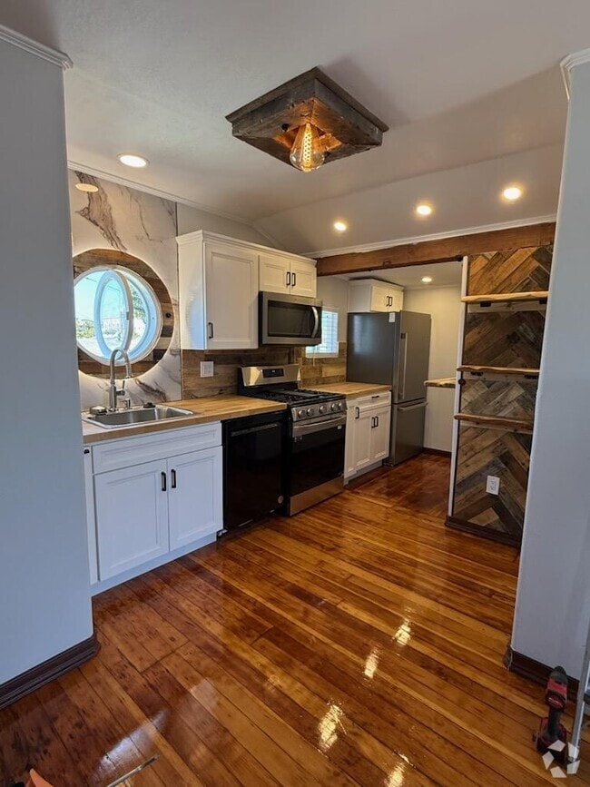 Building Photo - 3684 43rd St Rental