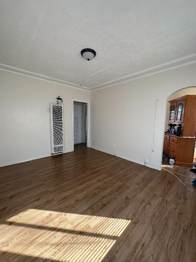 Photo - 3334 E 8th St