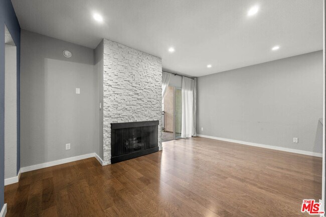 Photo - 141 S Clark Dr Unit 412