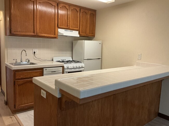 Photo - Los Caballeros #325 Unit 325B