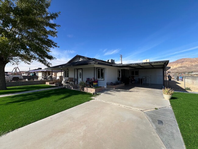 Photo - Beautiful 3 Bedroom 1 Bathroom House with Fenced and Landscaped Yard with All Utilities Included