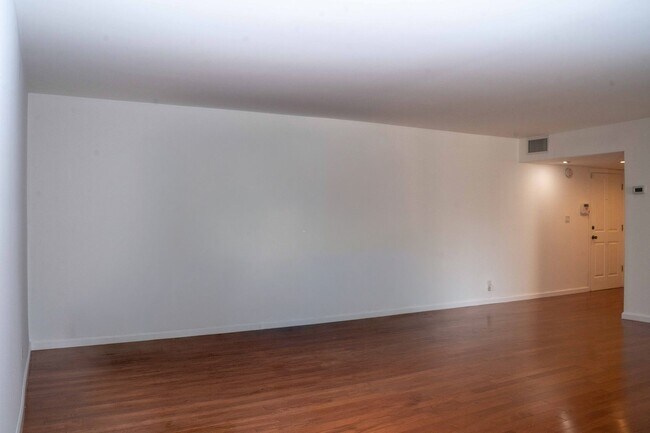 Photo - A Warm Sherman Oaks Condo Unit 103