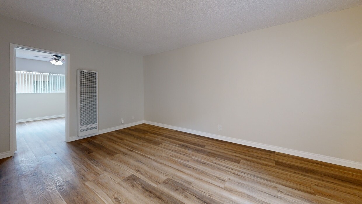 3D Tour - 830-842 Elm Ave Apartments