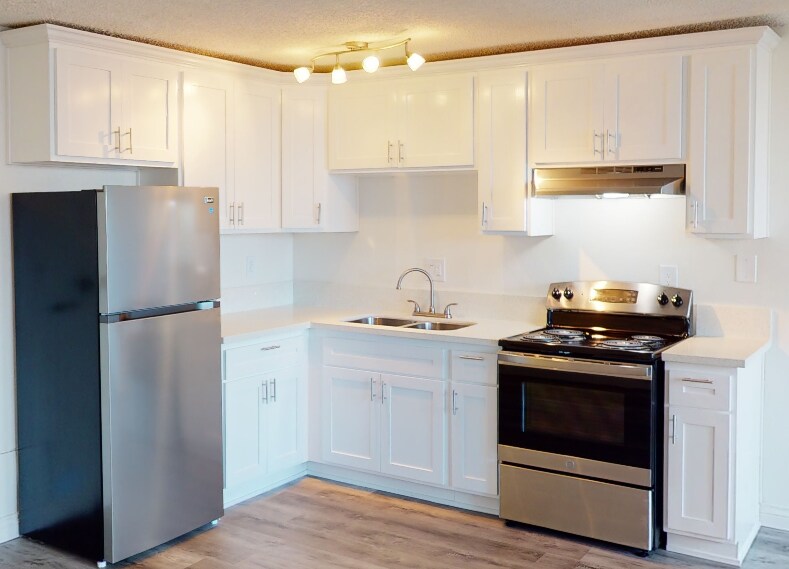 3D Tour - 5th Street Apartments- Luxurious Bedrooms with Covered Parking! Call Now!