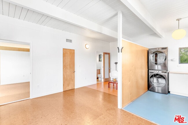 Photo - 2460 N Gower St