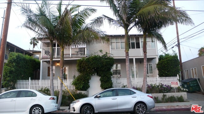 Building Photo - 252 Hampton Dr Unit A