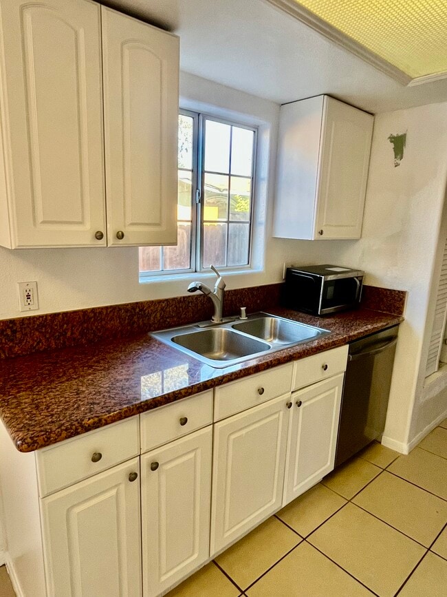 Photo - 3199 Royal Oaks Dr Unit B