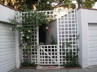 Shared patio - 112 N Edgemont St Unit 3