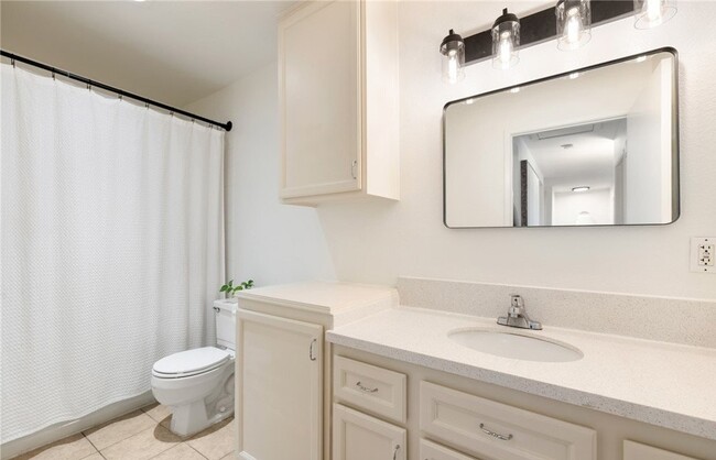 Building Photo - 110 N 2nd Ave Unit 212