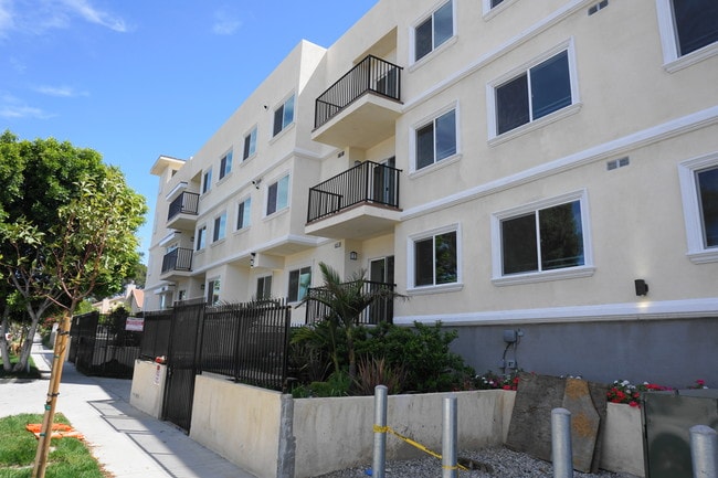 Photo - 9126 Langdon Ave Unit 303