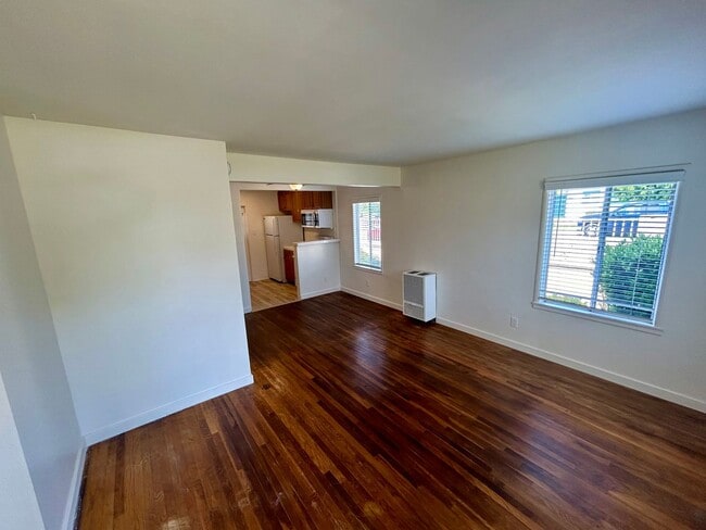 Photo - Charming and Bright 2 bed 1 bath in Point ... Unit 3143 Macaulay Street